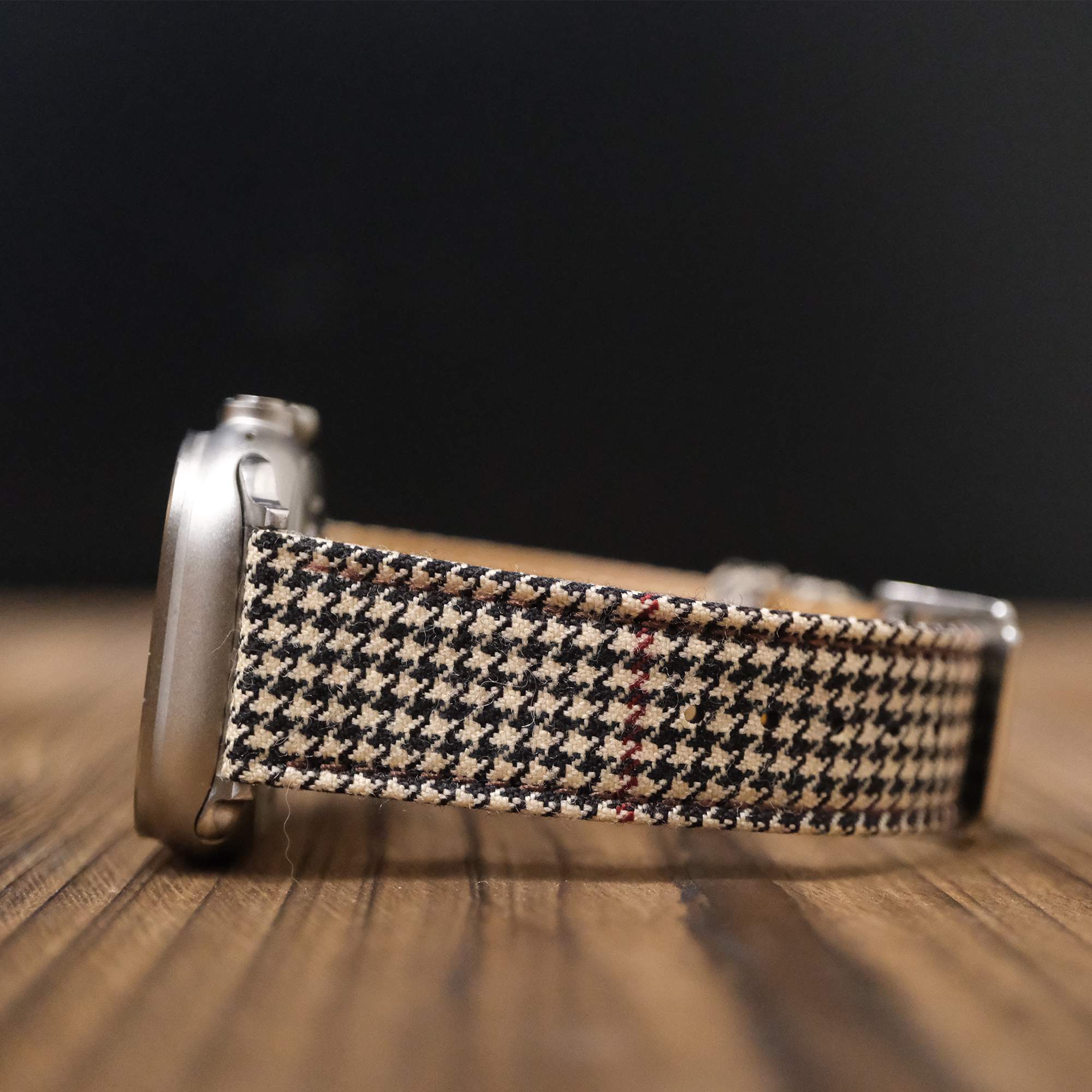 Apple Light Brown & Red Royal VV150 Houndstooth Watch Band