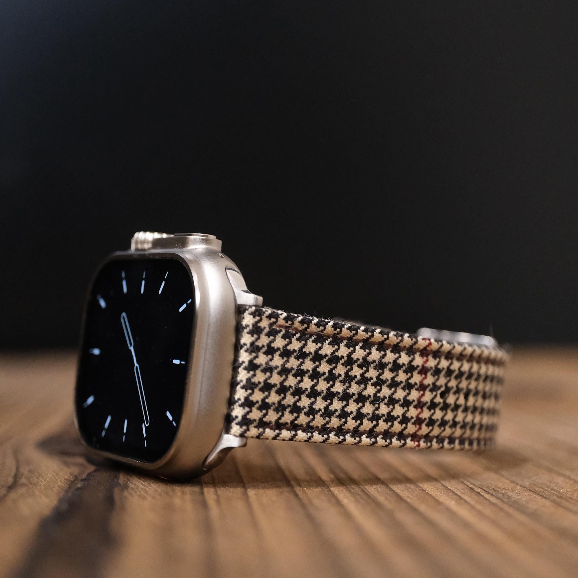 Apple Light Brown & Red Royal VV150 Houndstooth Watch Band